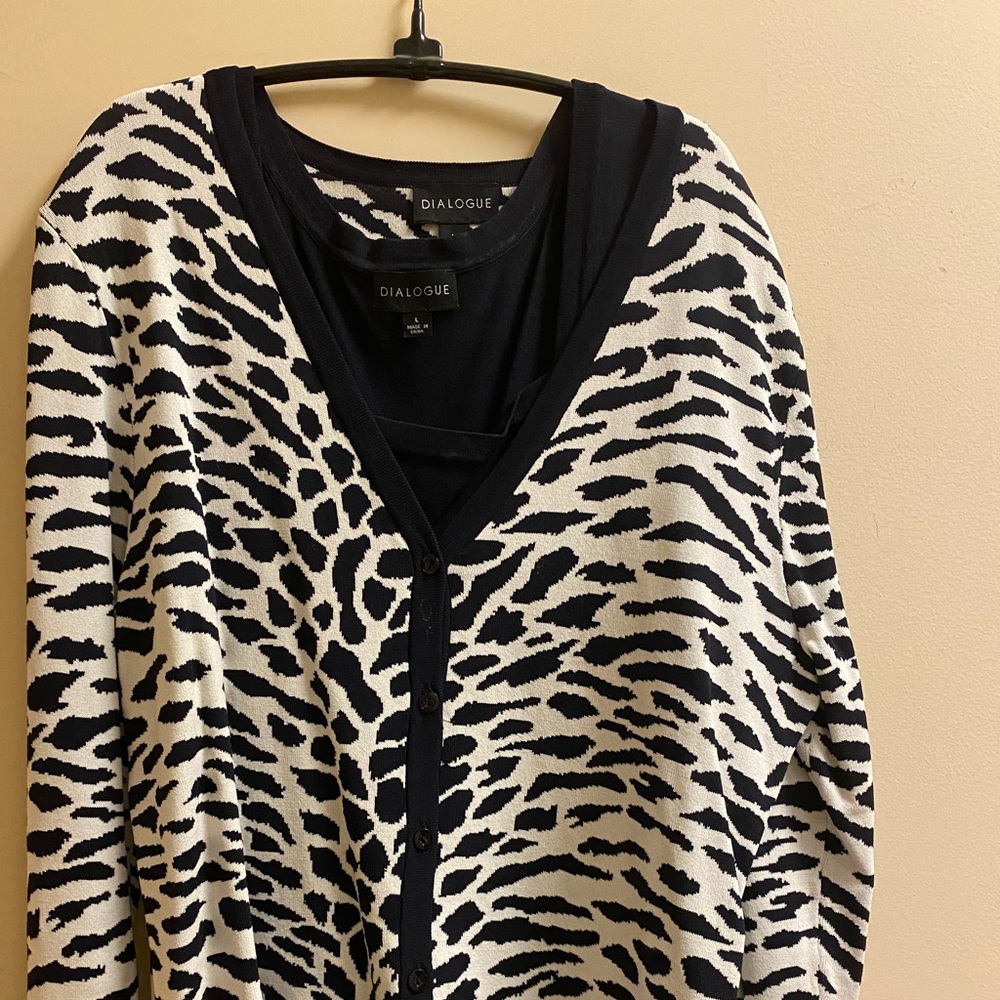 2pc Dialogue Sweater set in white/navy
